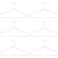 Cintres en plastique transparent